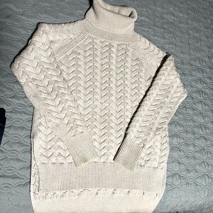 Aritzia Wilfred Free 100% wool sweater - great condition